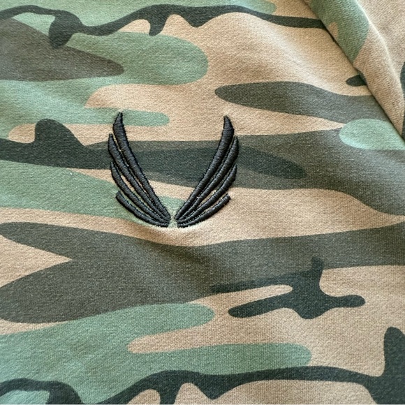 NWOT-Women’s Camouflage Short Sleeved Hoodie SZ 2XL - Picture 6 of 10